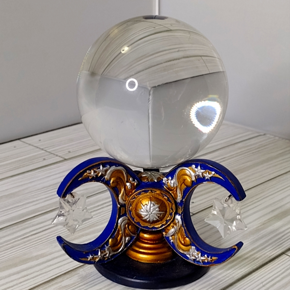 Glass sphere with stand